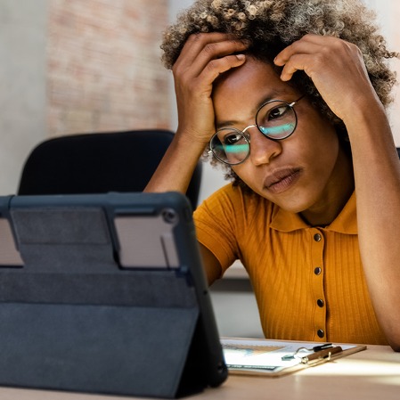 No momento, você está visualizando Desvendando a Fortaleza Digital: Estratégias Essenciais de Segurança Cibernética para PMEs e Empreendedores